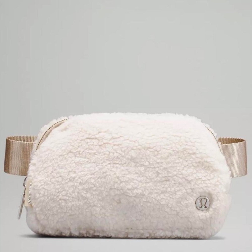 Everywhere Fleece Belt Bag
In:
Natural Ivory/Trench